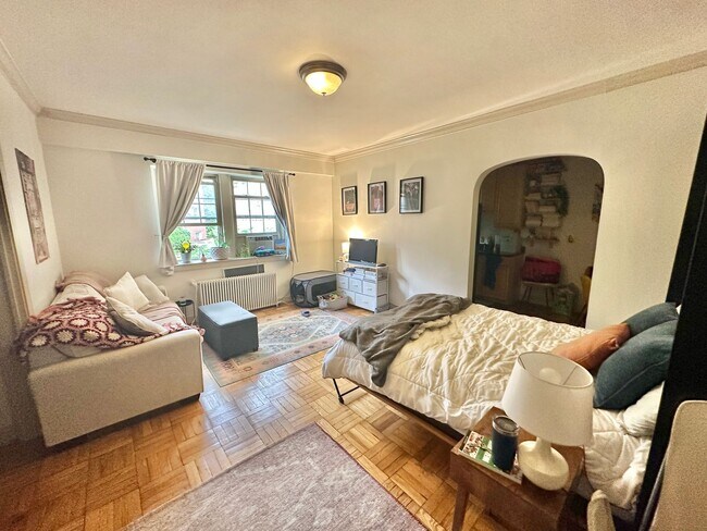 Building Photo - Great Studio in Glover Park/North Georgetown w/Murphy Bed, Walk-In Closet, Eat in Kitchen!