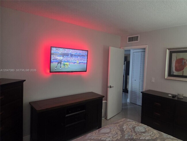Building Photo - 4265 NW S Tamiami Canal Dr