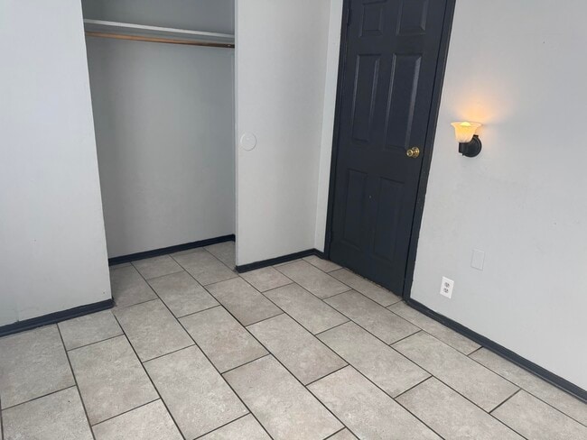 Building Photo - 905 Southmoor-