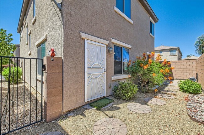 Building Photo - 665 Calamus Palm Pl