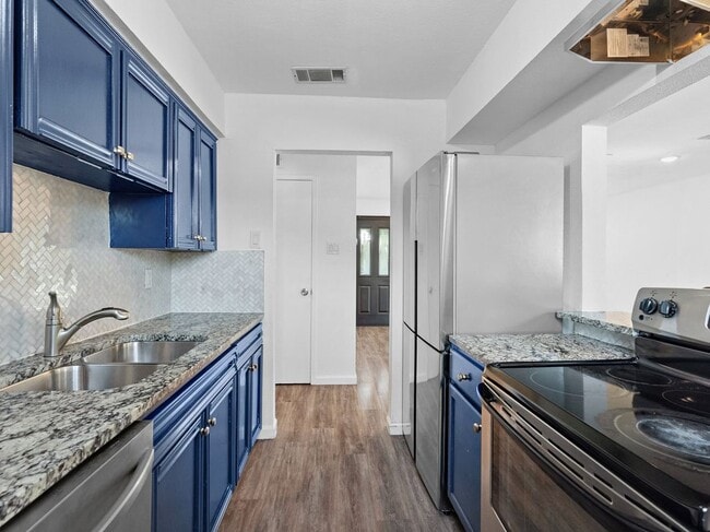 Building Photo - 204 Ocean Dr