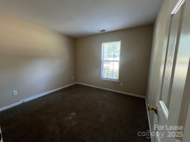Building Photo - 110 Endicott Ct