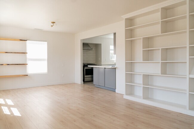 Building Photo - 2709 S Harcourt Ave