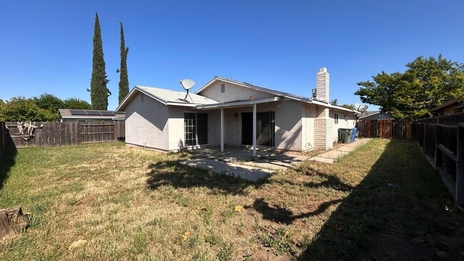 Building Photo - 738 Evergreen Way