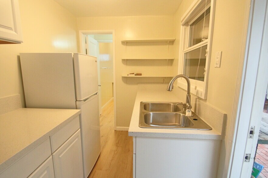 Building Photo - 126 8th St