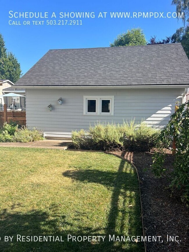 Building Photo - 2242 SE 44th Ave