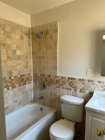 Building Photo - 2861 Grace Ave