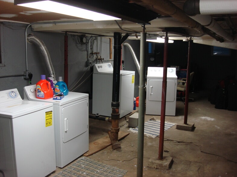 Washer/Dryer - 216 Denison St