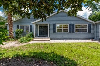 Building Photo - Updated 3/2 House with Bonus Room in Lake ...