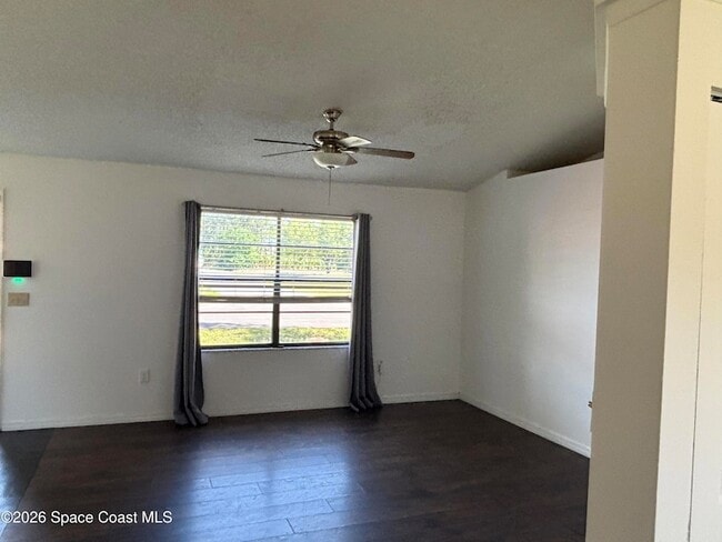 Building Photo - 272 High Rd NW