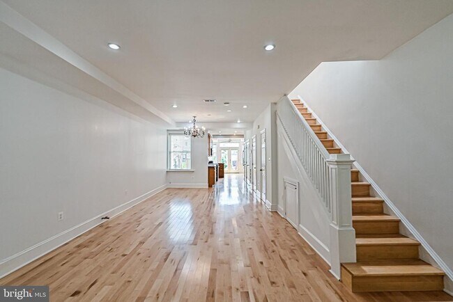 Building Photo - 512 Varnum St NW