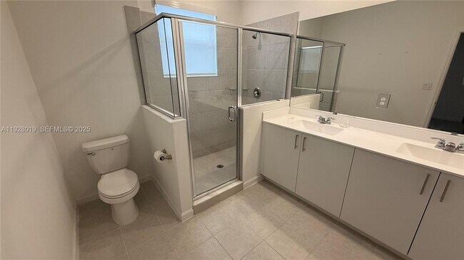 Building Photo - 2833 SE 25th Ave