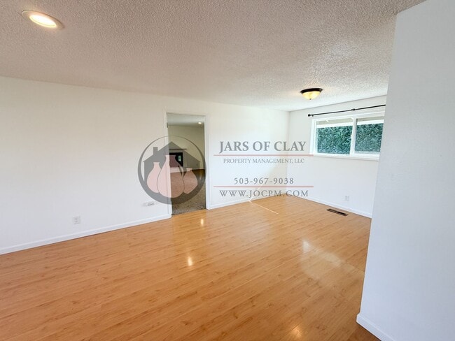 Building Photo - Move in ready South Salem Home!