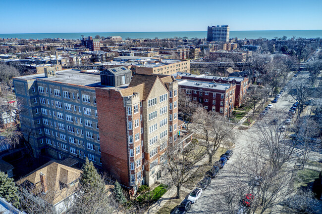 Building Photo - 1608 W Sherwin Ave