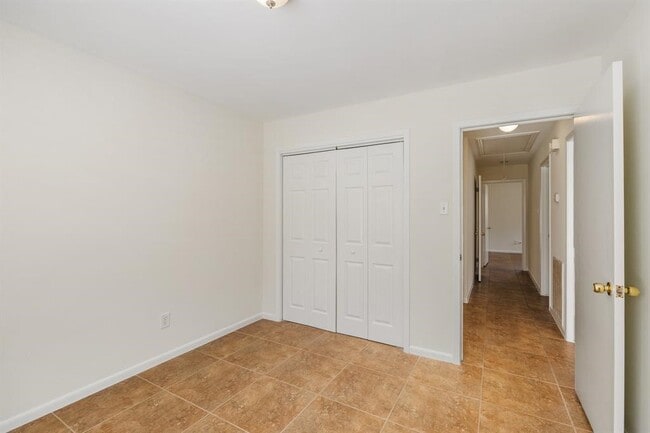 Building Photo - 10214 Londonderry Dr