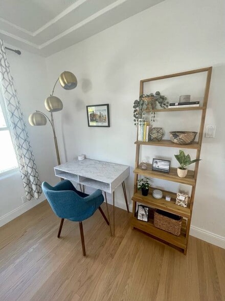 Office area - 1644 Wellesley Ave