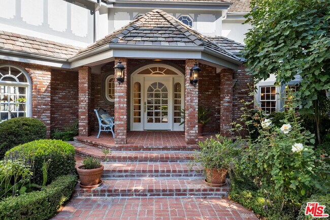 Building Photo - 4548 Ellenboro Way