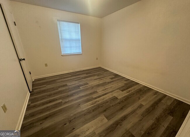 Building Photo - 520 Chateau Cir