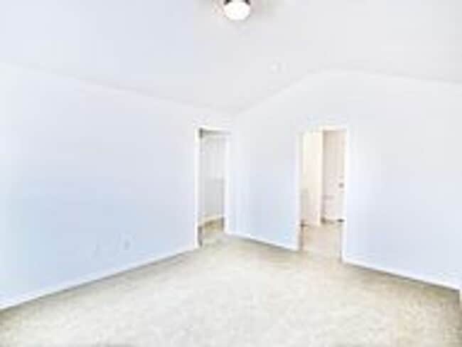 Building Photo - Cozy 3 Bed, 2 Bath Townhome