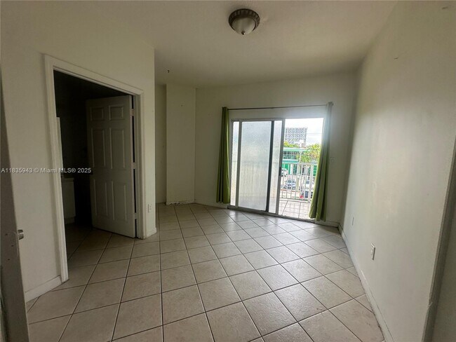 Building Photo - 2734 Bird Ave