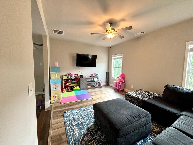 Loft - 1920 Grand Lanier Dr