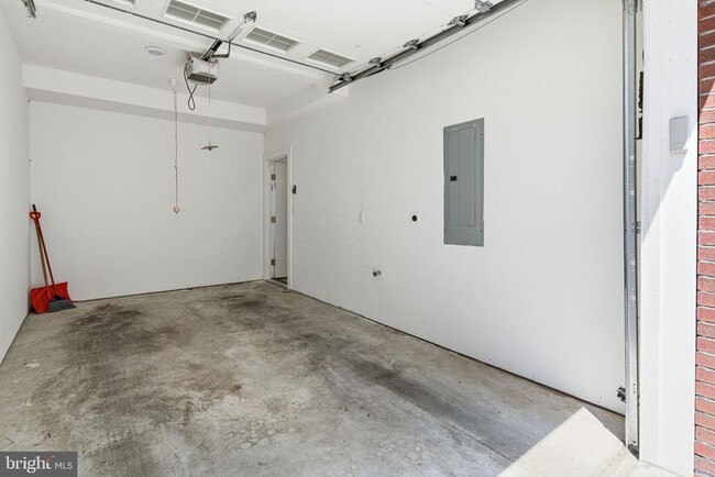 Building Photo - 1329 N 17th St