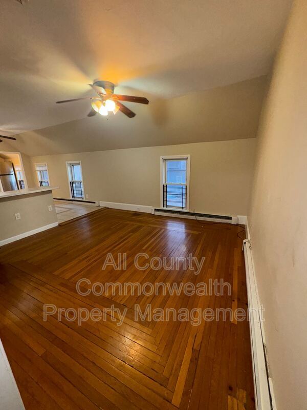 Building Photo - 56 Parker St