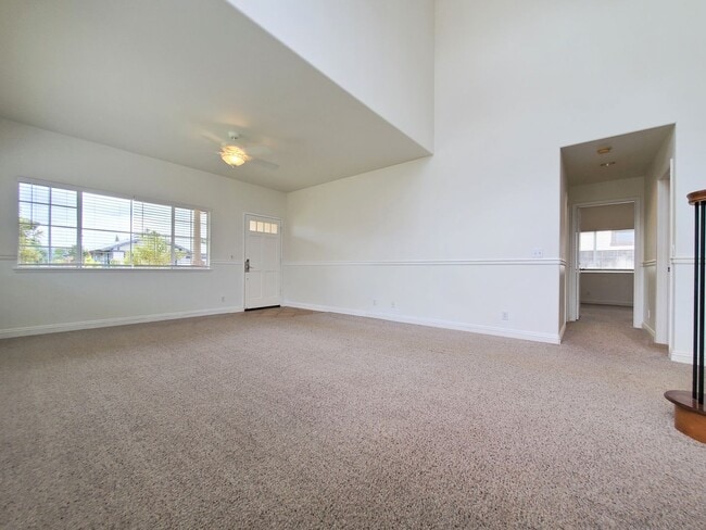 Building Photo - For Rent | 4 Bedroom, 3 Bathroom house with 2 Car Garage