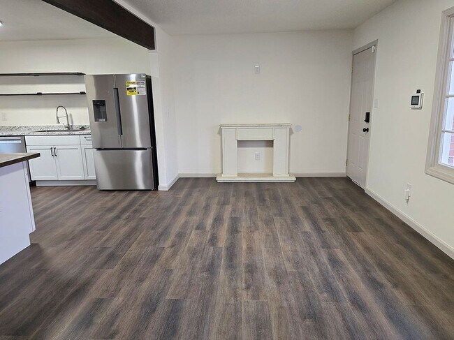 Building Photo - 420 W Huntington Ave