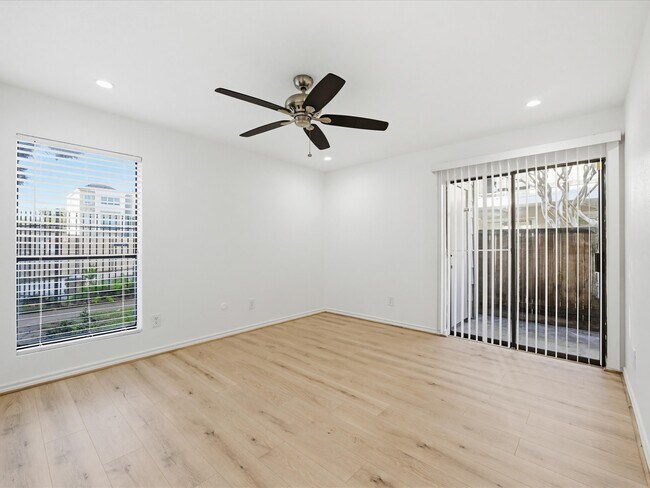 Building Photo - 2120 Wilcrest Dr