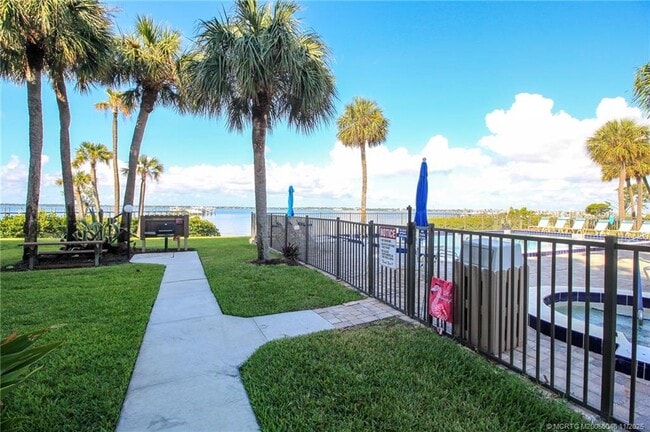 Building Photo - 4720 NE Sandpebble Trce