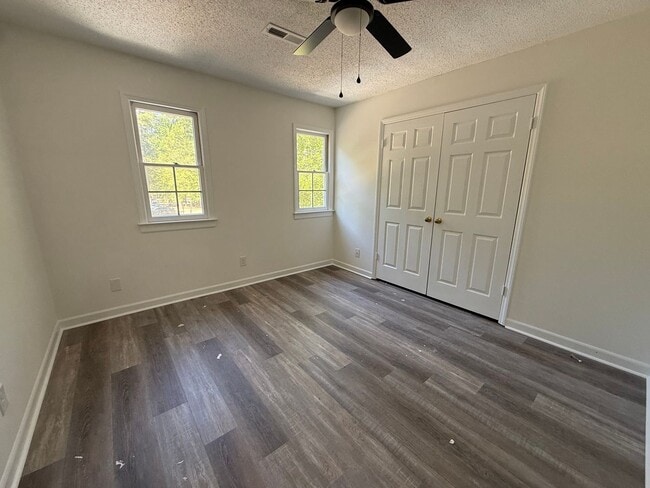 Building Photo - 3401 Christopher Dr NW