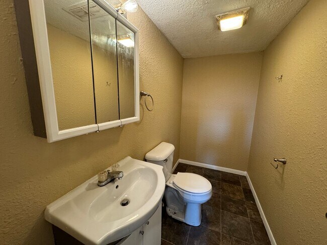 Building Photo - 321 W 19th Ave Ct