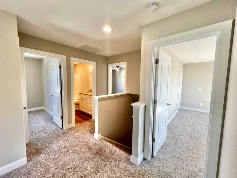 Building Photo - 2530 Snow Creek Rd NE