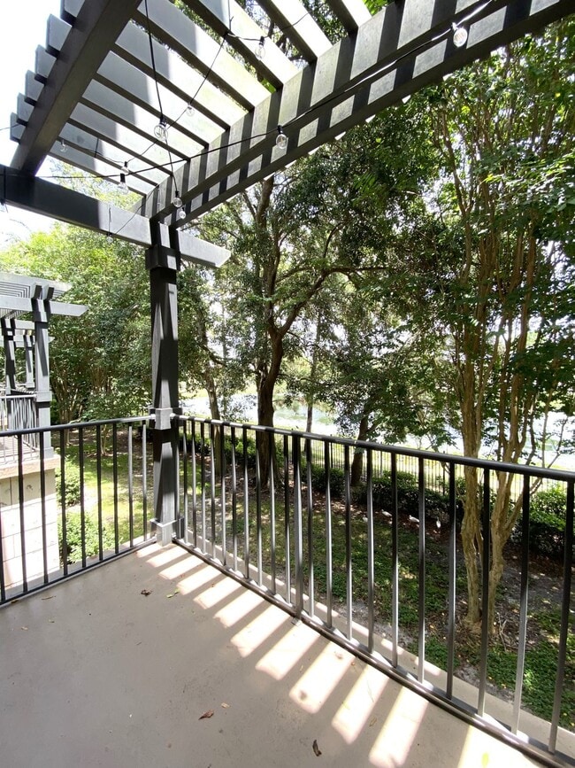 Building Photo - 6129 Metrowest Blvd