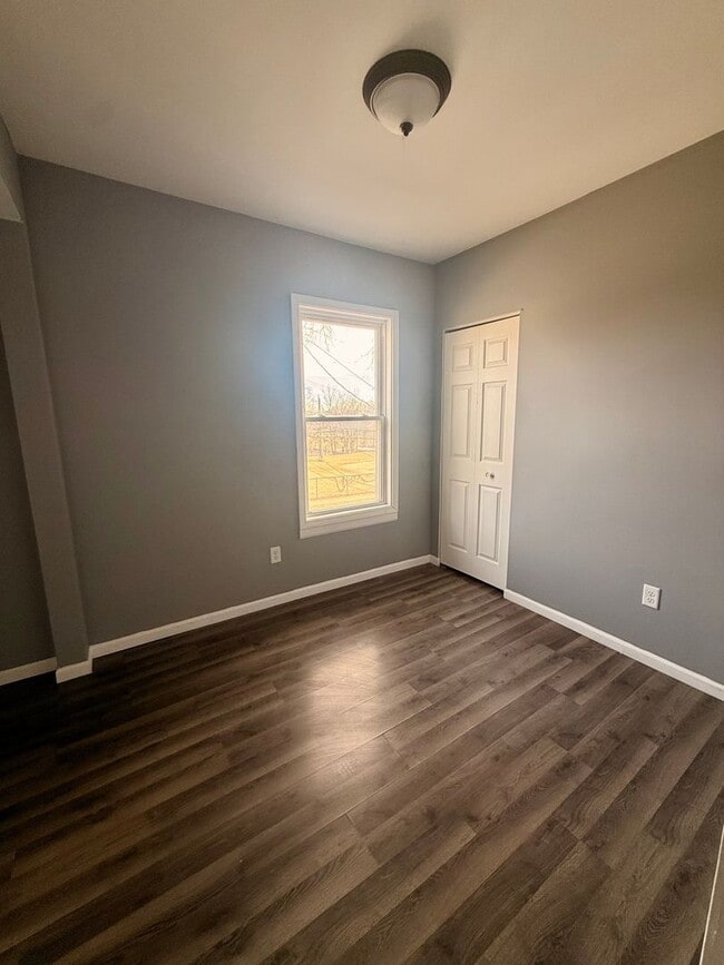 Building Photo - 713 S 4th St