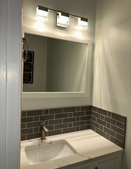 Half bath - 4708 Cara Ct