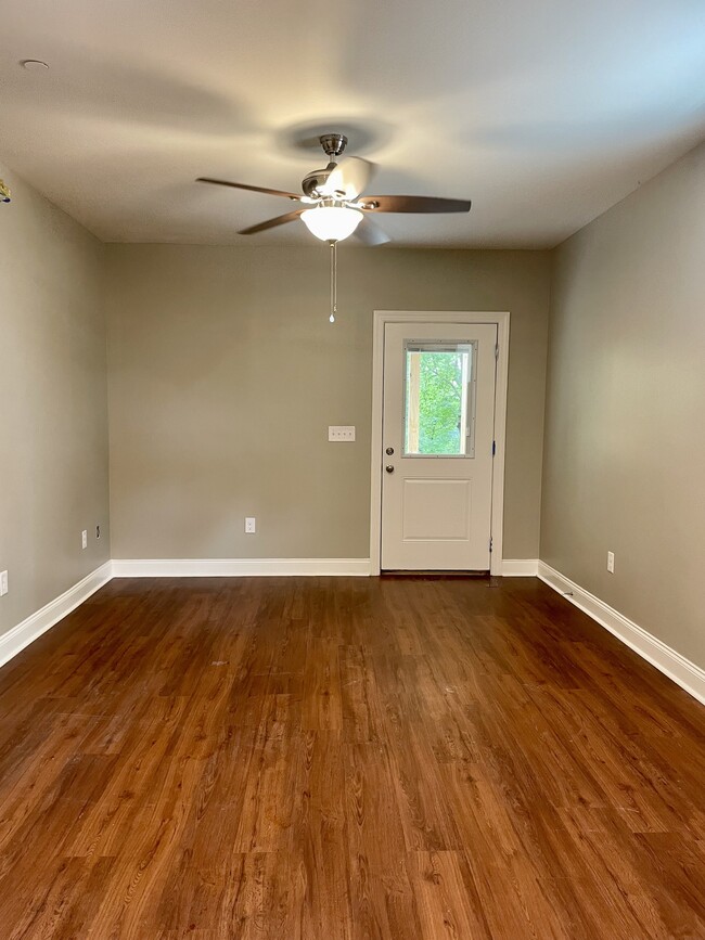 Building Photo - 707 Woodmore Ln