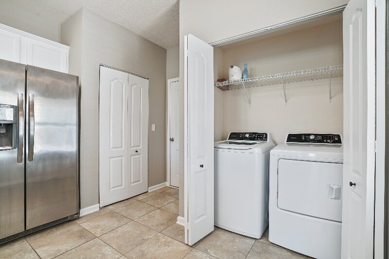 Building Photo - 727 Servia Dr