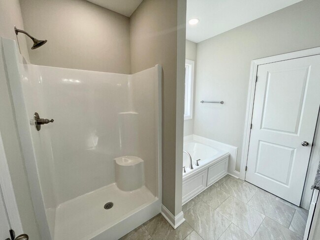 Building Photo - 3703 Saddle Rdg Dr