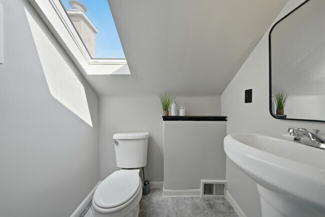 Building Photo - 14601 San Juan Dr