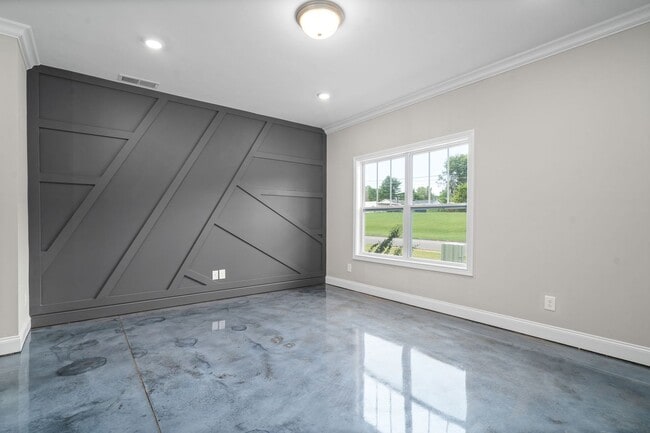 Building Photo - **COMING SOON** 3 BEDROOM HOME