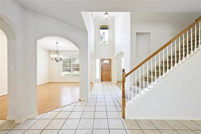 Building Photo - 1230 Heppner Dr