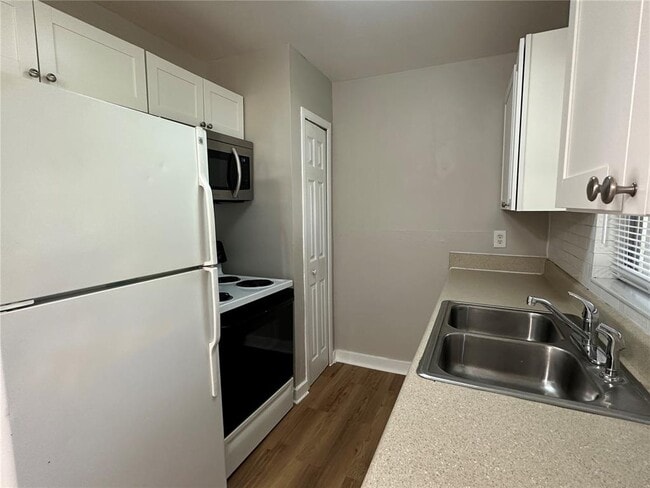 Building Photo - 1014 Park Manor Dr