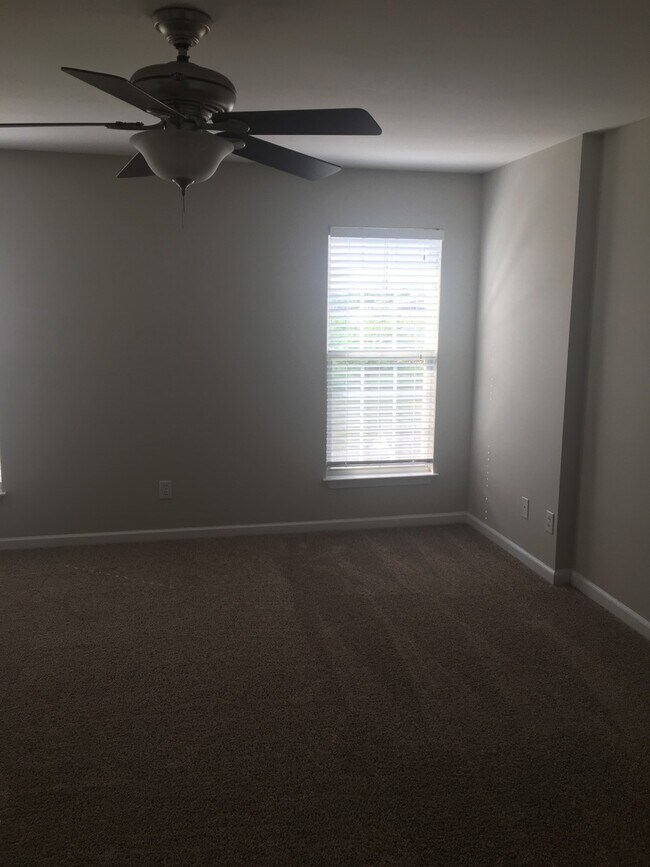 Building Photo - Greer, 2bd/2.1ba, 1484SF