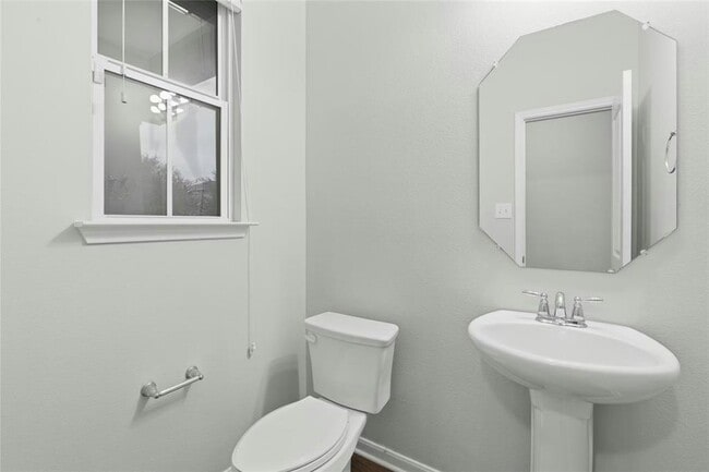 Building Photo - 930 Alamo Plaza Dr