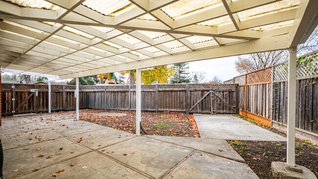 Building Photo - 493 Landsdown Cir