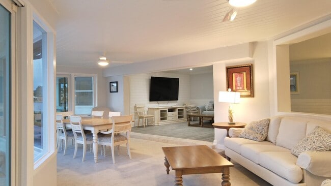 Building Photo - 1459 Point Way