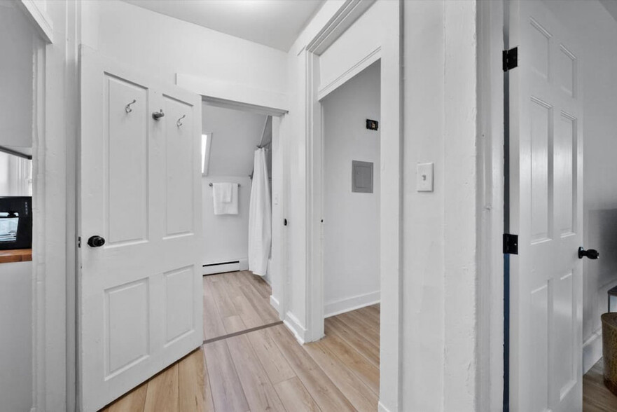 Building Photo - 240 Mccormick Pl