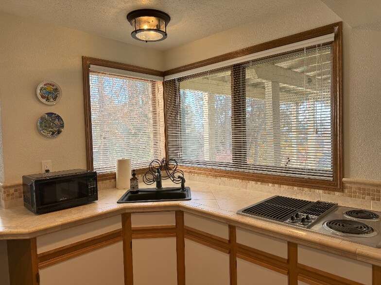 Primary Photo - 8001 E Gunning Dr